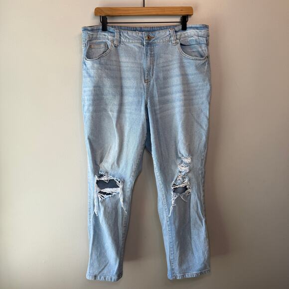 Celebrity Pink Women's The Bestie Distressed Straight Leg Jeans Size 18 - Picture 1 of 6
